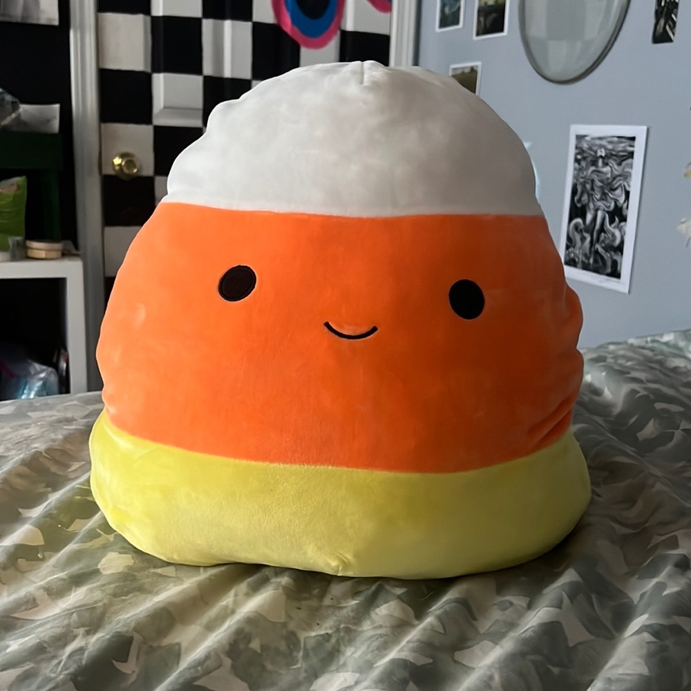 18” Candy Corn Squish-mallow